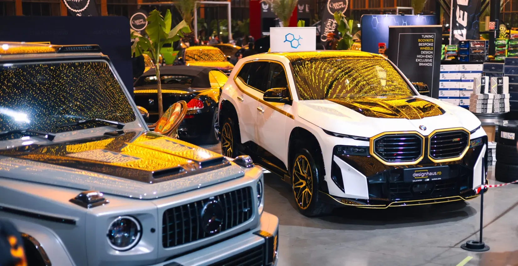 BMW XM с обвесом Renegade на шоу DropDown в Румынии