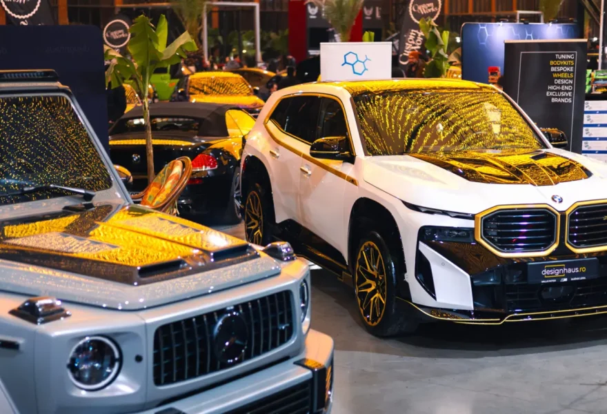BMW XM с обвесом Renegade на шоу DropDown в Румынии