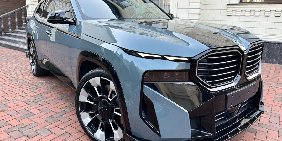 BMW XM Cape York Green: новый образ