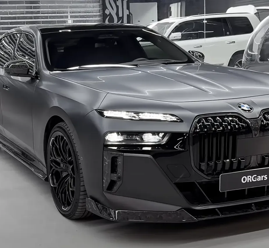 Обвес из кованого карбона и кованые 22-дюймовые диски для BMW 760i от Renegade Design в Дубае, ОАЭ