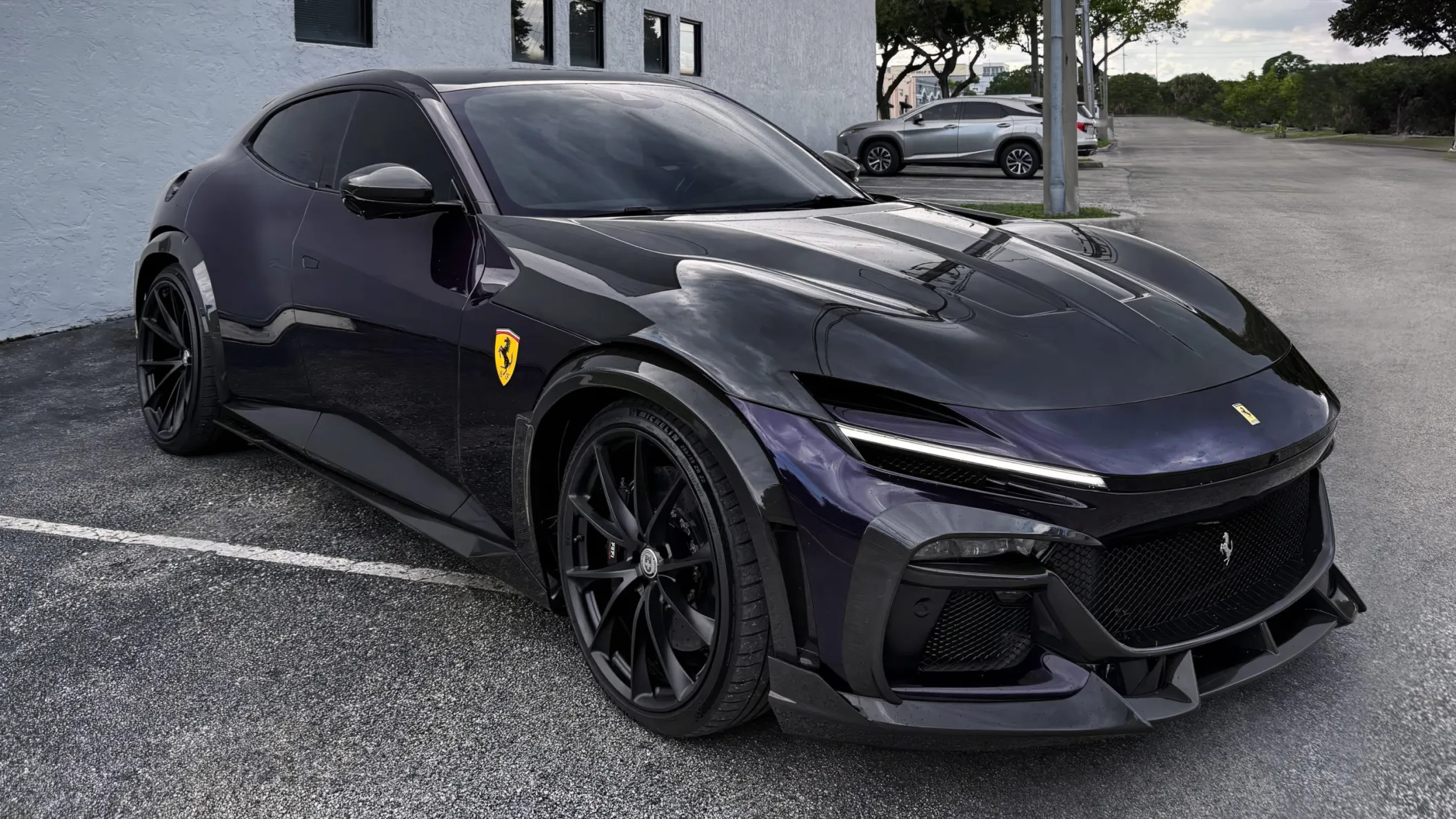 Первый в мире Ferrari Purosangue в карбоне от RNG Design: Майами, стиль и максимальная эксклюзивность