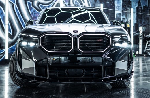 Обвес в черном глянце BMW XM + кованые диски для RestoreFX Chicago