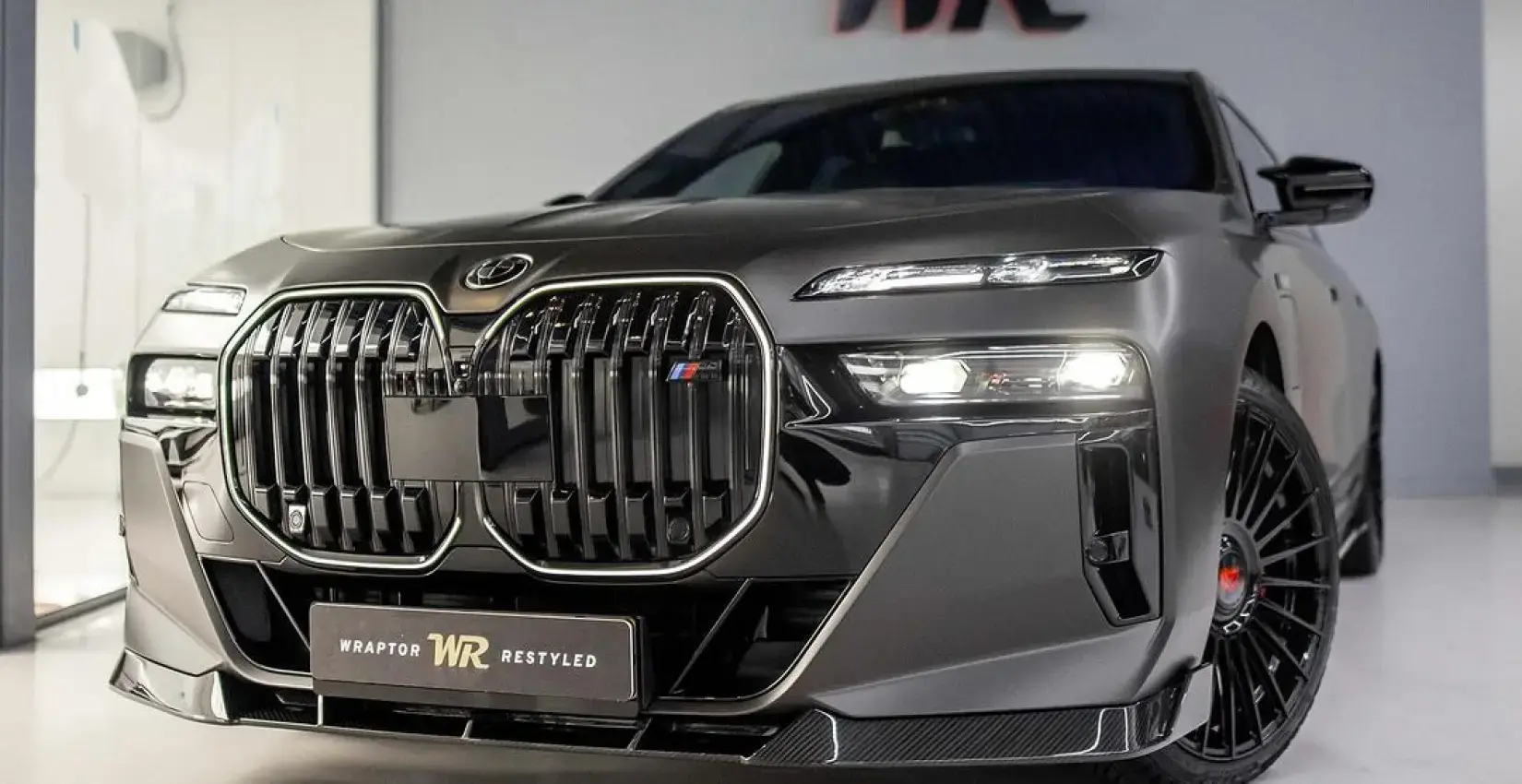 BMW m760e с карбоновым обвесом RNG Design в Нидерландах