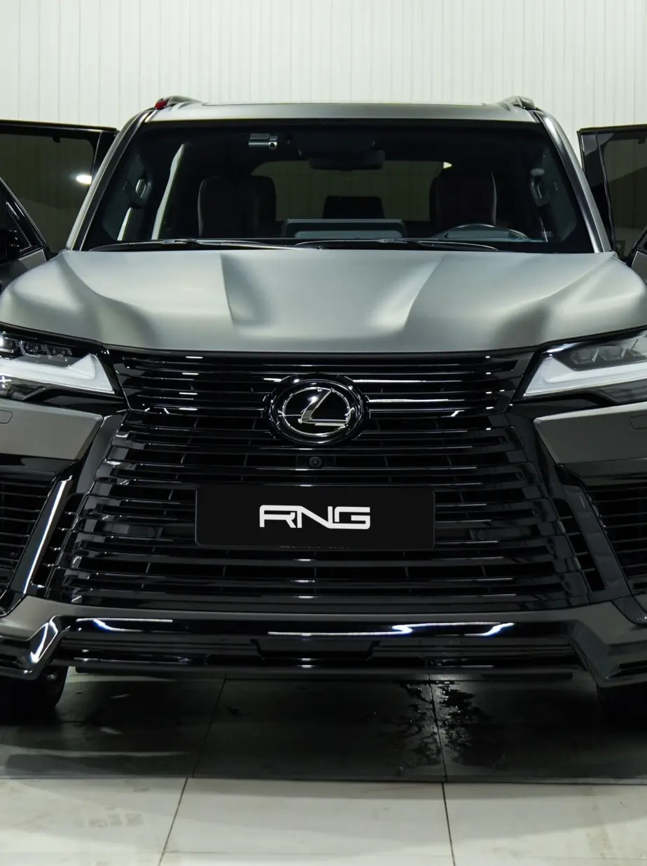 Lexus LX600 с расширением: полный комплект обвеса в черном глянце, который собирает взгляды