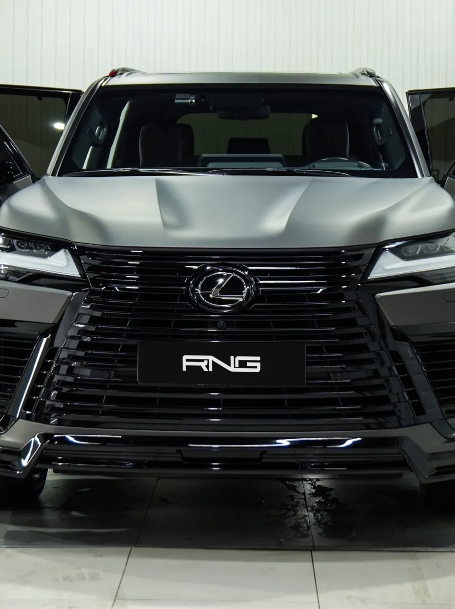 Lexus LX600 с расширением: полный комплект обвеса в черном глянце, который собирает взгляды