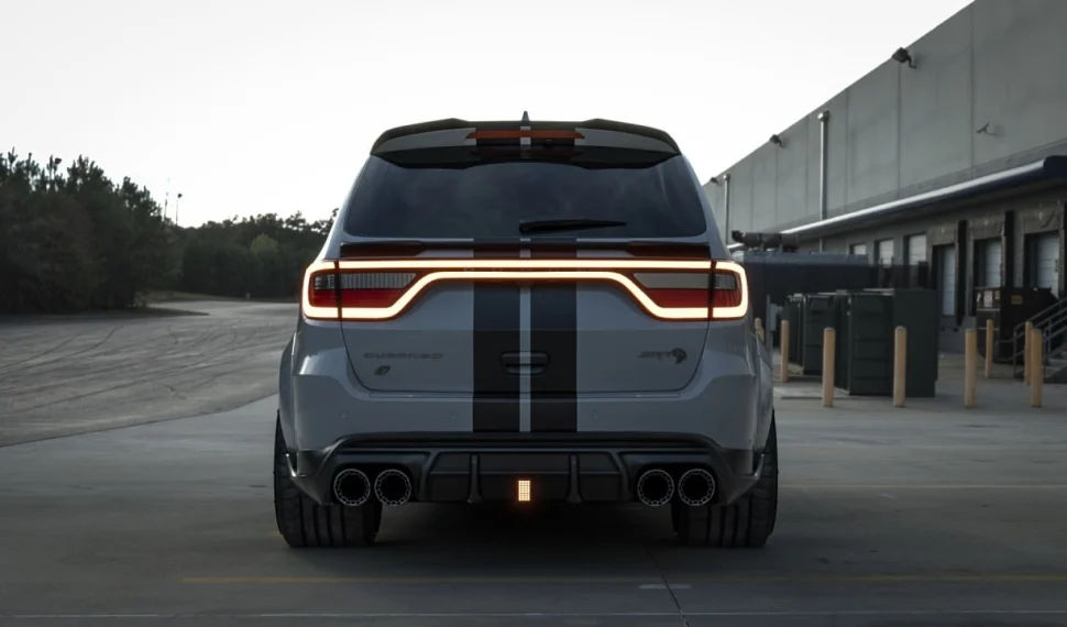 Диффузор с насадками и стоп-сигналом для Dodge Durango