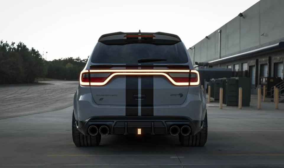 Диффузор с насадками и стоп-сигналом для Dodge Durango