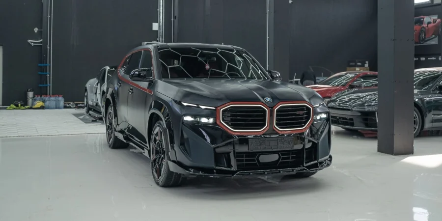 BMW XM Label Red в Бухаресте: проект RNG Design у designhaus.ro