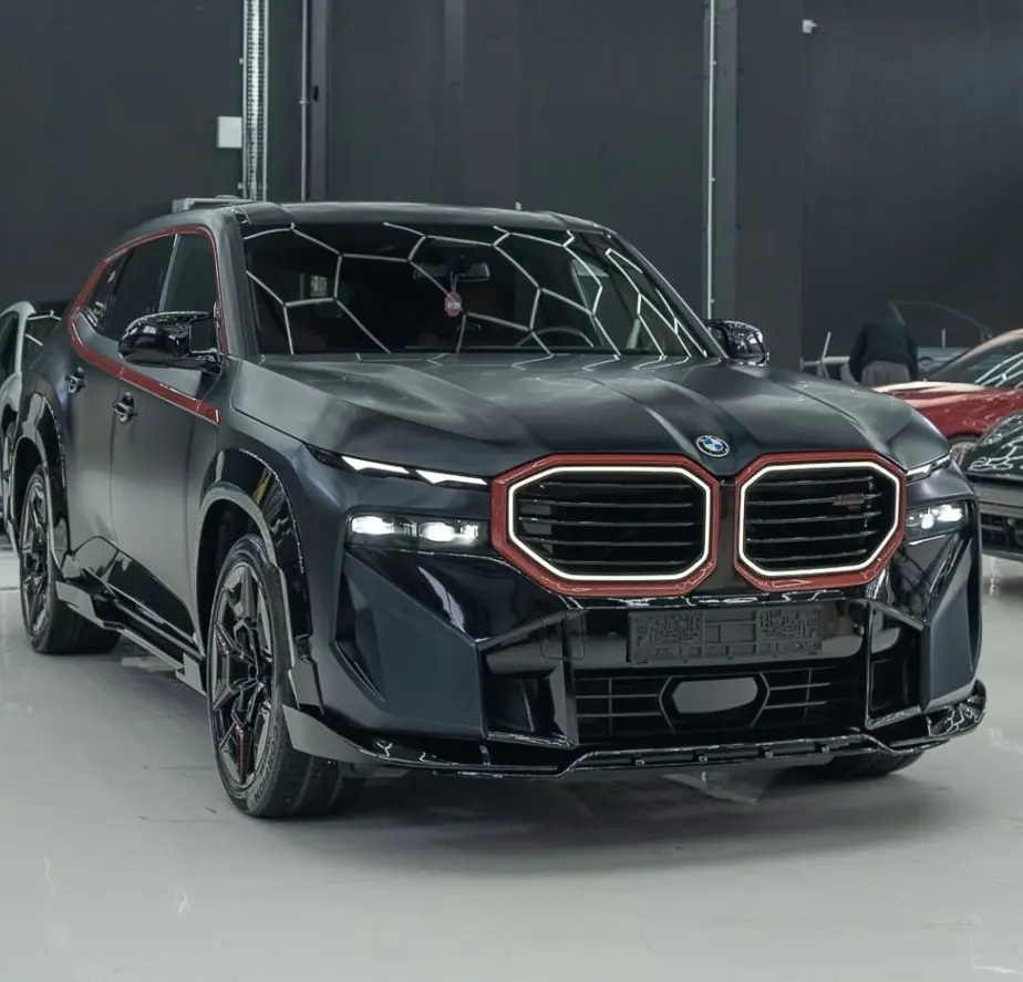 BMW XM Label Red в Бухаресте: когда «самый» становится еще заметнее