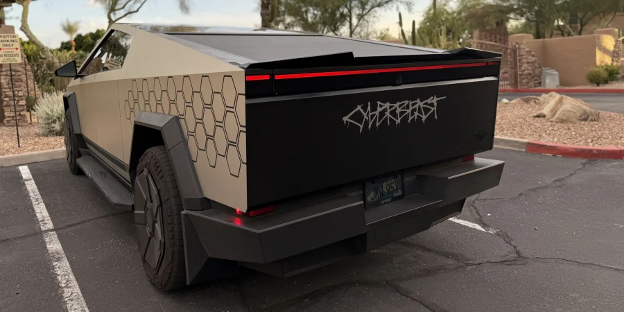 Спойлер для Tesla Cybertruck в Скотсдейле, штат Аризона