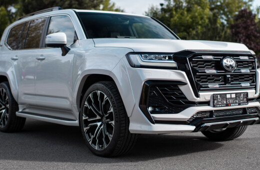 Toyota Land Cruiser 300: обвес с расширением кузова и 23″ кованые диски в индивидуальном дизайне