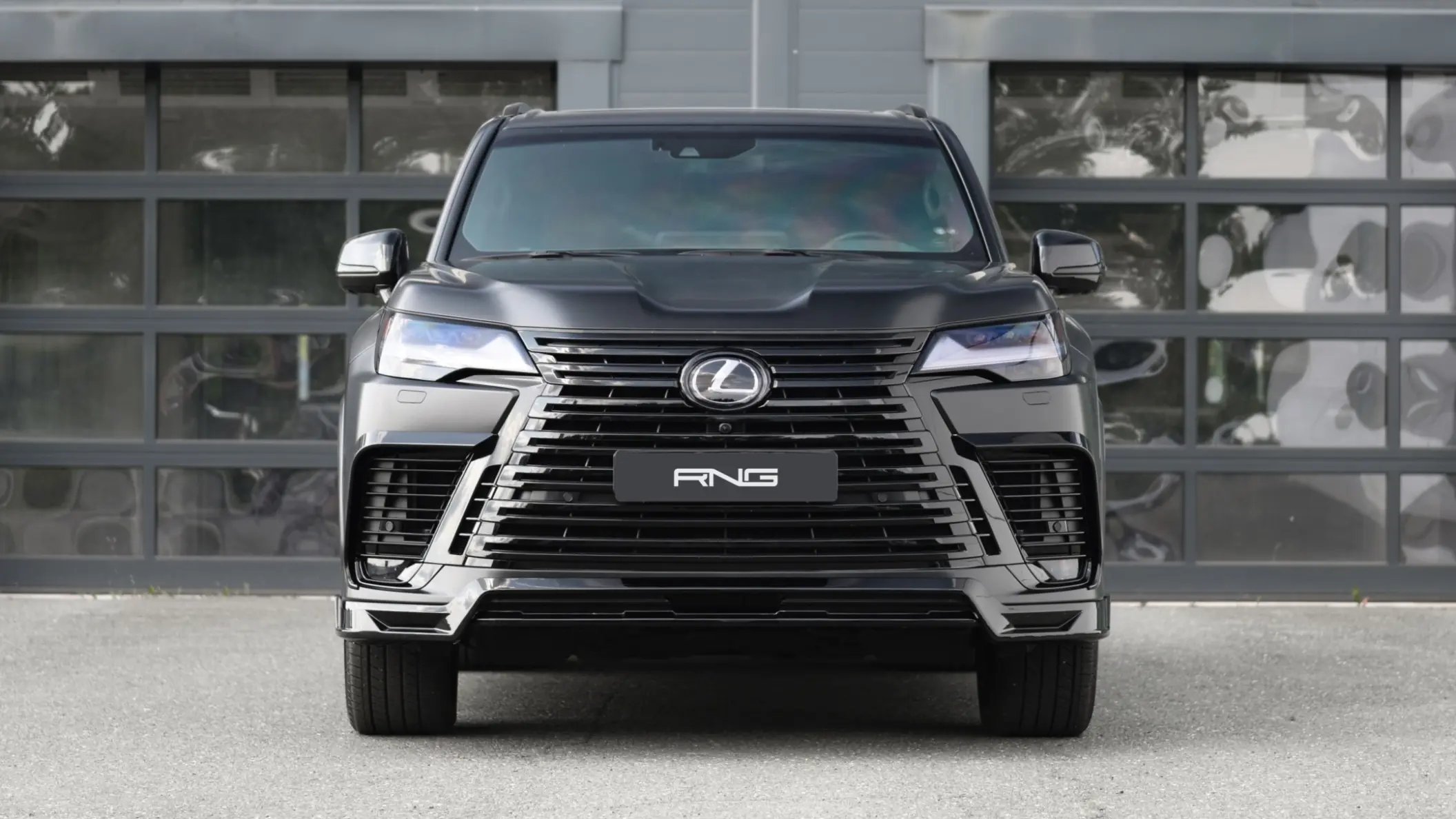 Lexus LX600 во Вроцлаве с лимитированным комплектом от RNG Design