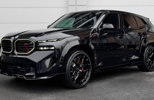 BMW XM в черном: обвес и диски