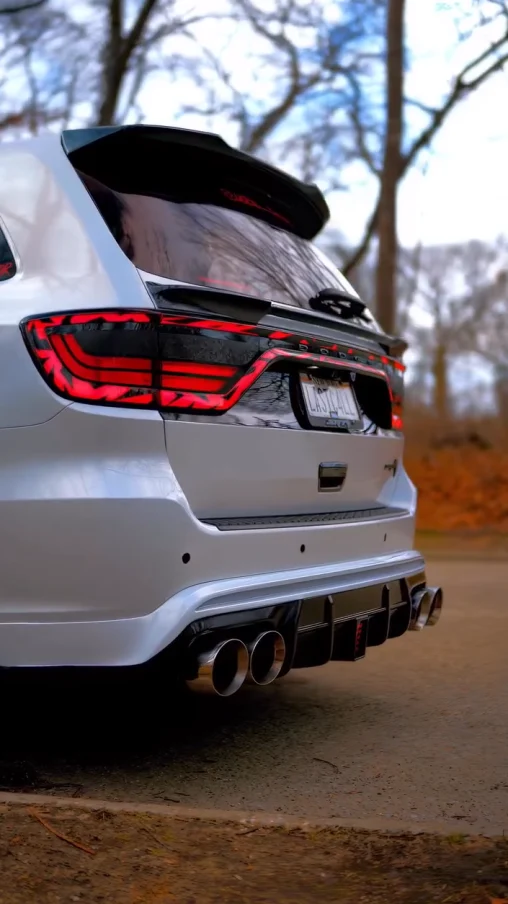 Диффузор с насадками и стоп-сигналом для Dodge Durango