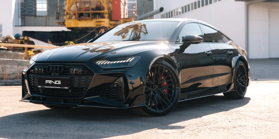Audi RS7 C8: обвес черный глянец + ковка
