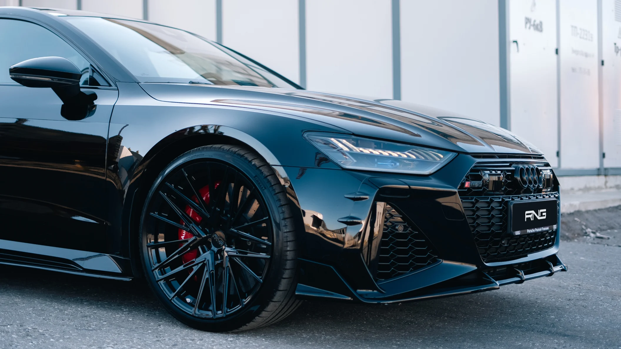 Audi RS7 C8: обвес черный глянец + ковка