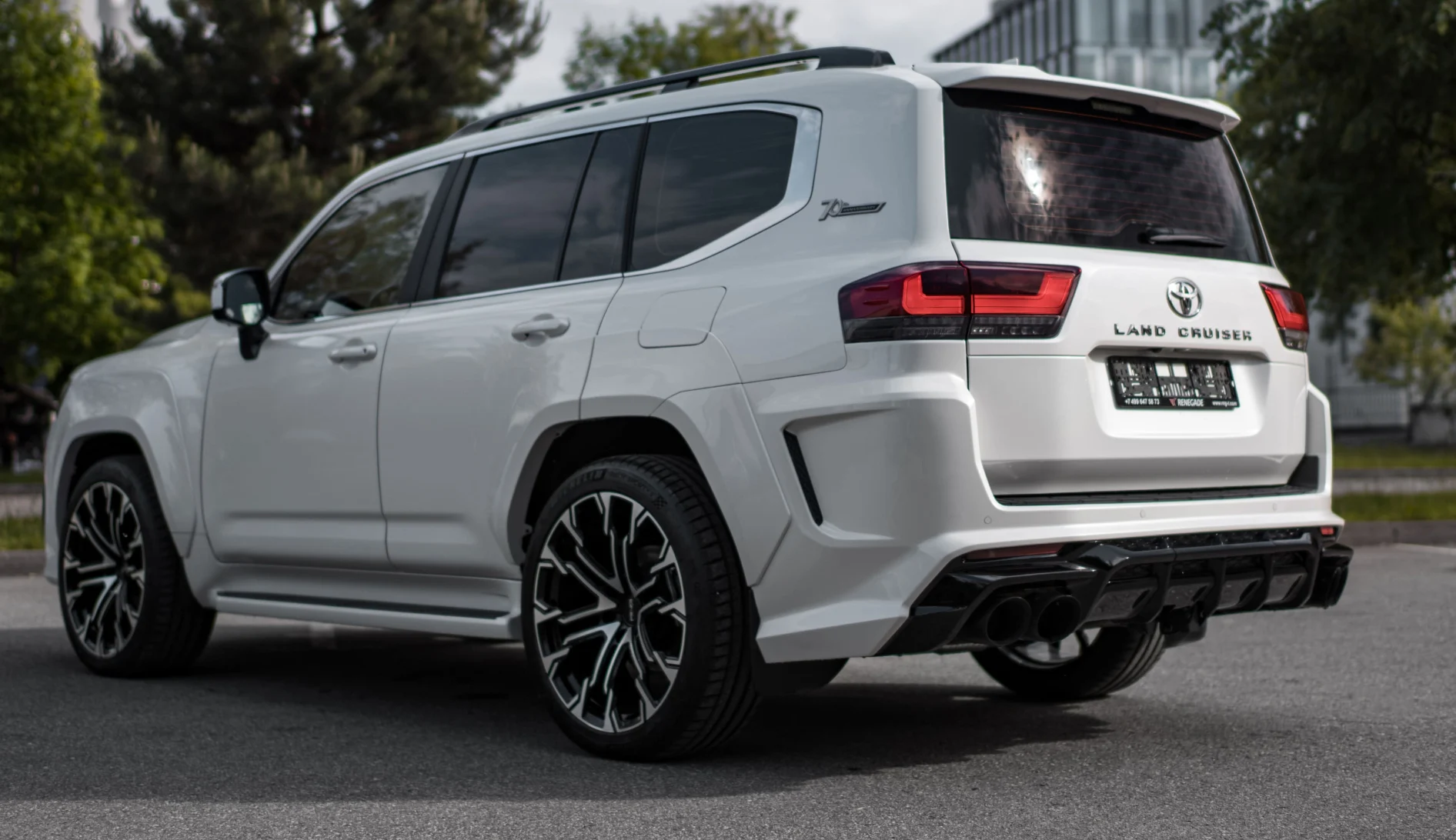 Задний бампер для Toyota Land Cruiser 300
