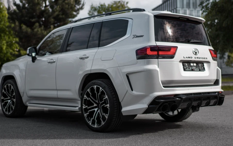 Задний бампер для Toyota Land Cruiser 300