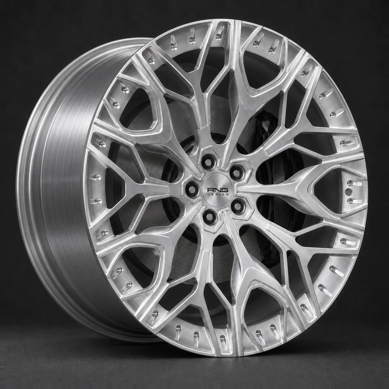 RNG M01 front three-quarter view